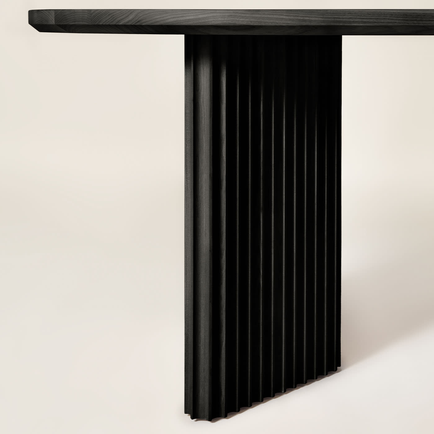 Table Basalto en Frêne Noir