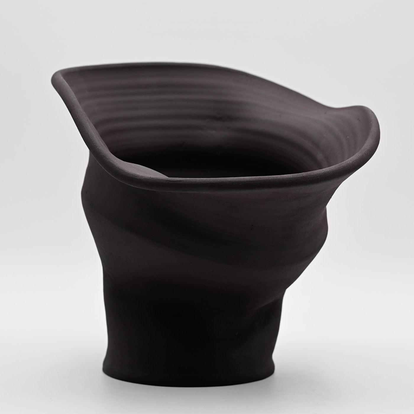Vase Anthracite Sculpteur à la Main