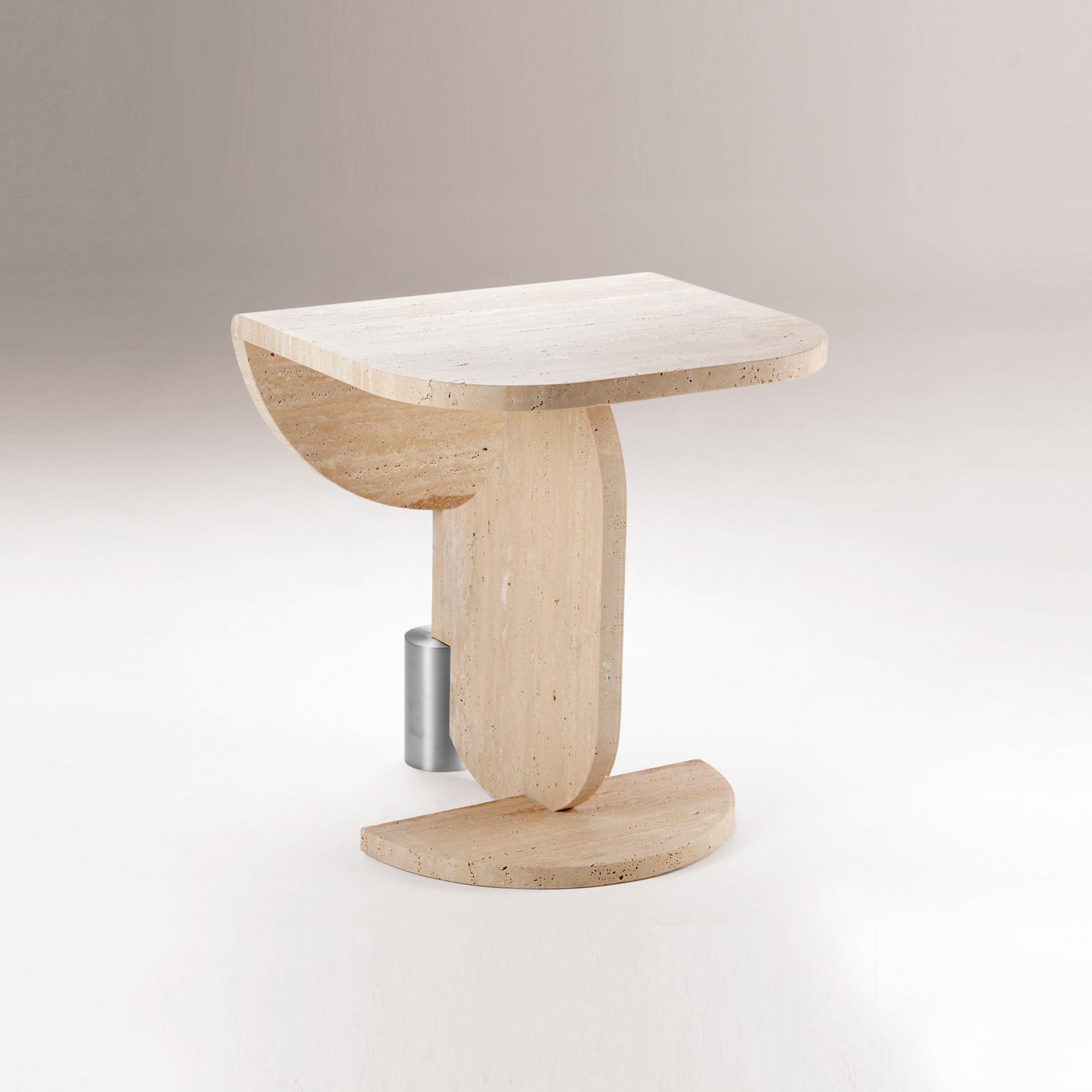 Table d'appoint en travertin Playing Games - 1