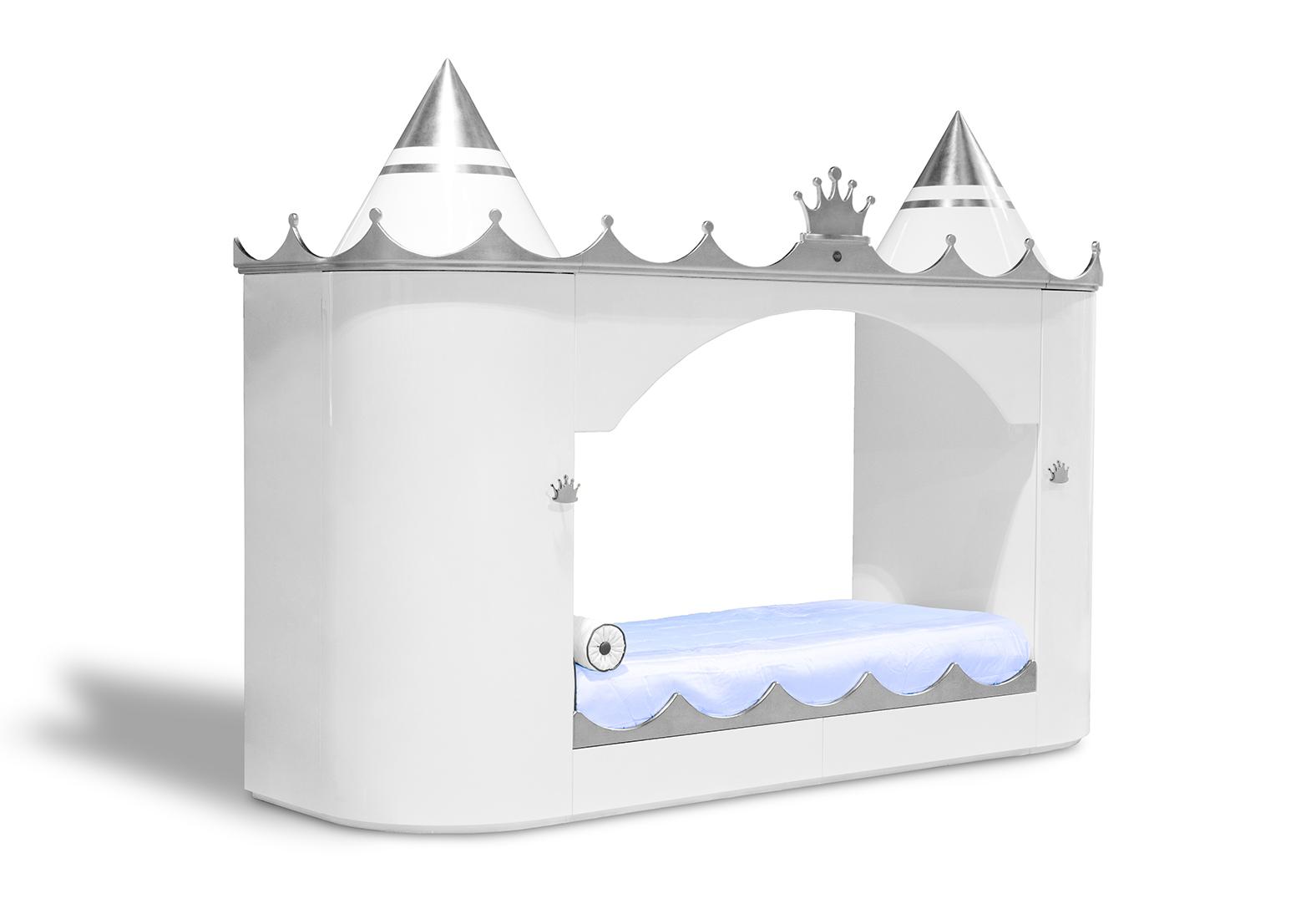 Lit Kings & Queens Castle