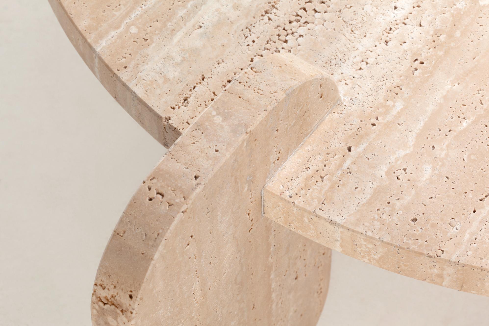 Table basse en travertin Playing Games