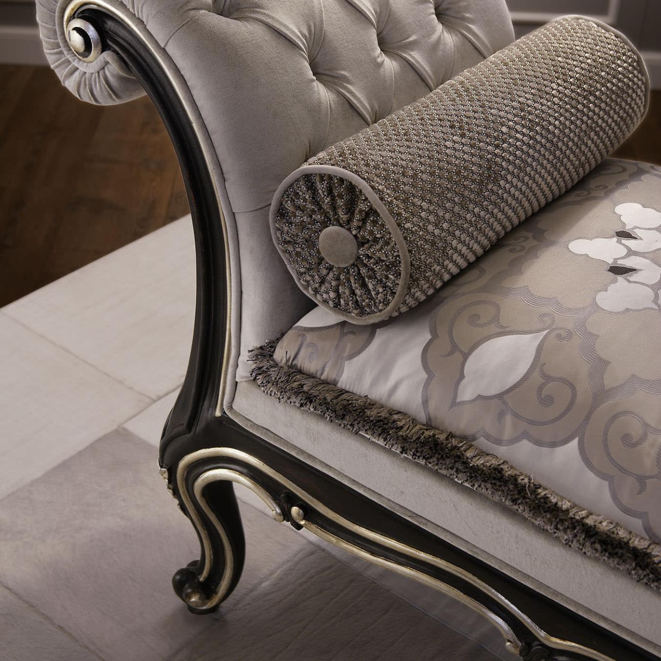 Chaise longue à feuilles d'argent