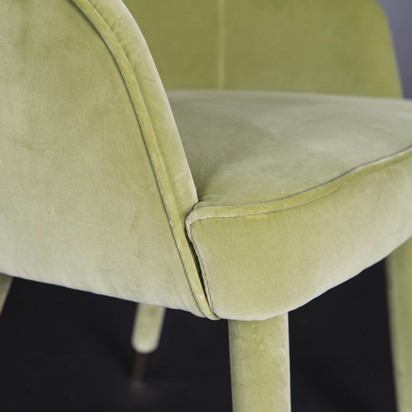 Chaise Paulette verte avec accoudoirs