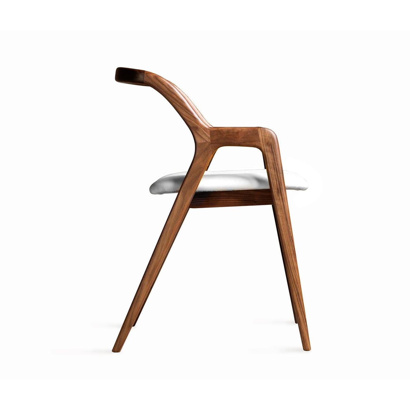 Chaise In Breve en Noyer Massif Naturel | Revêtement: Leather PANDORA 622