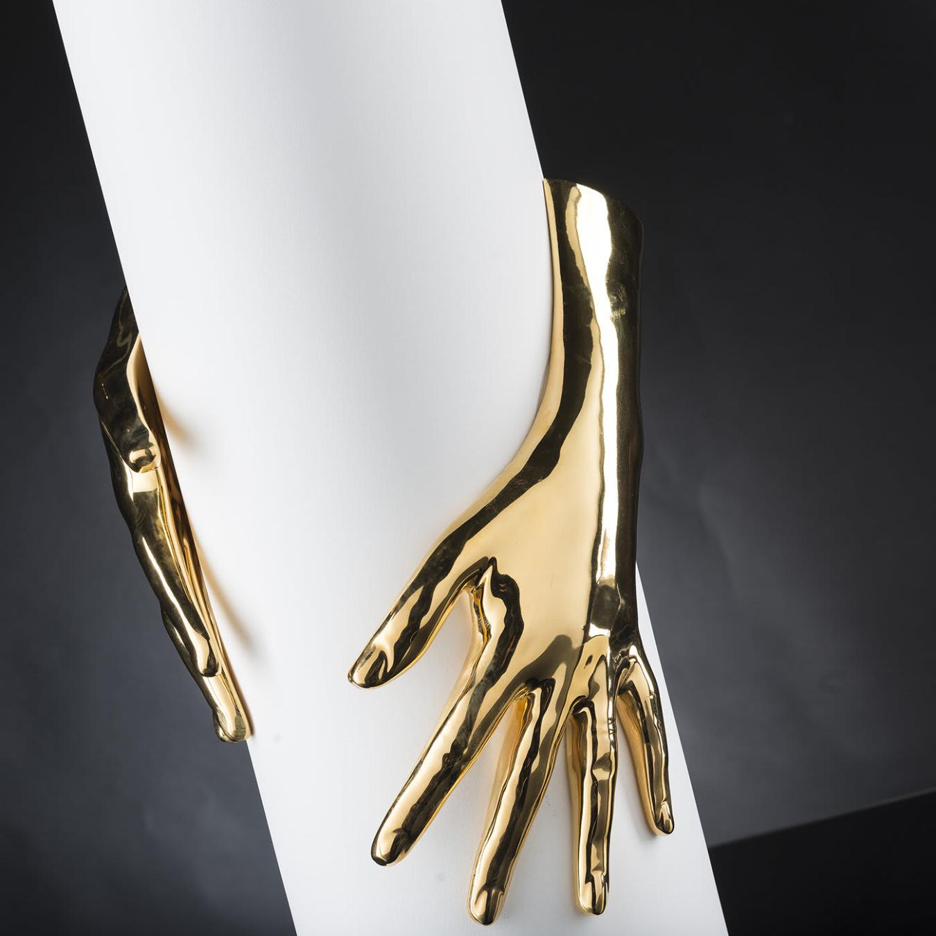 Vase Hands