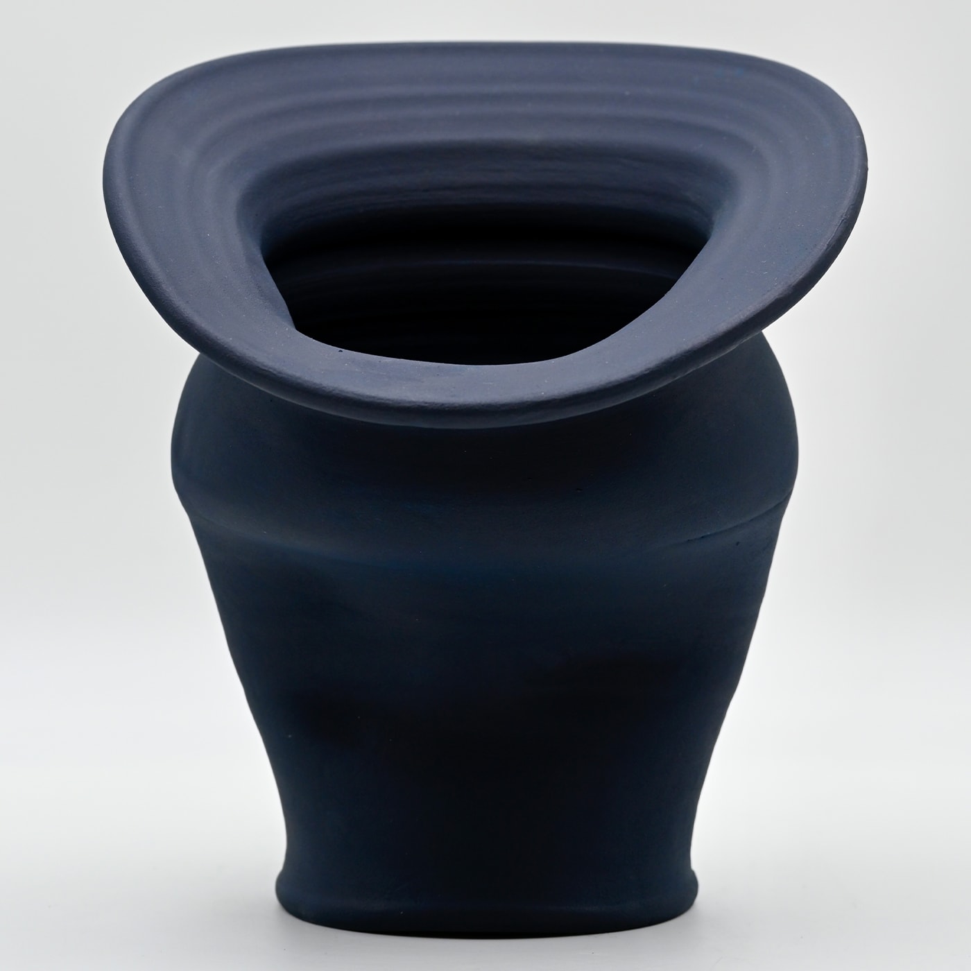 Vase Bleu Sculpteur à la Main