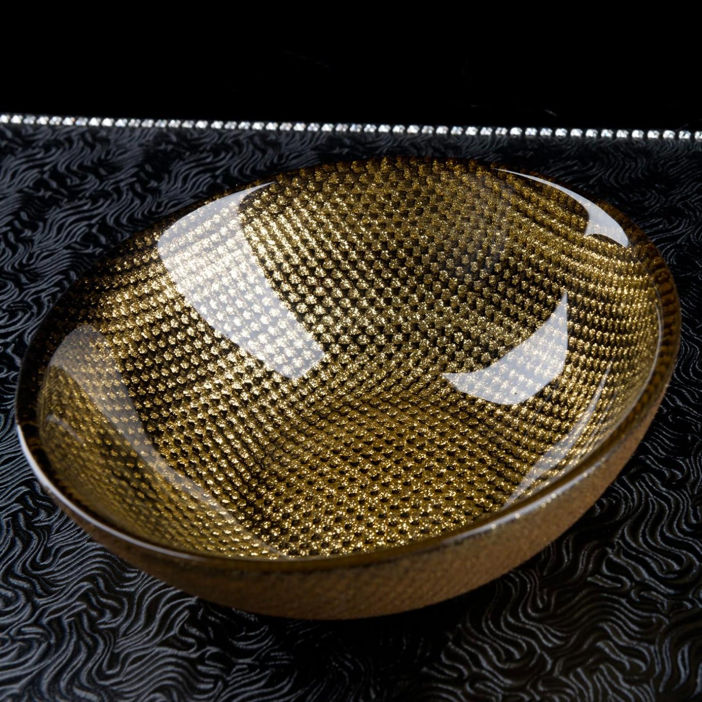 Coupe classique noire et dorée