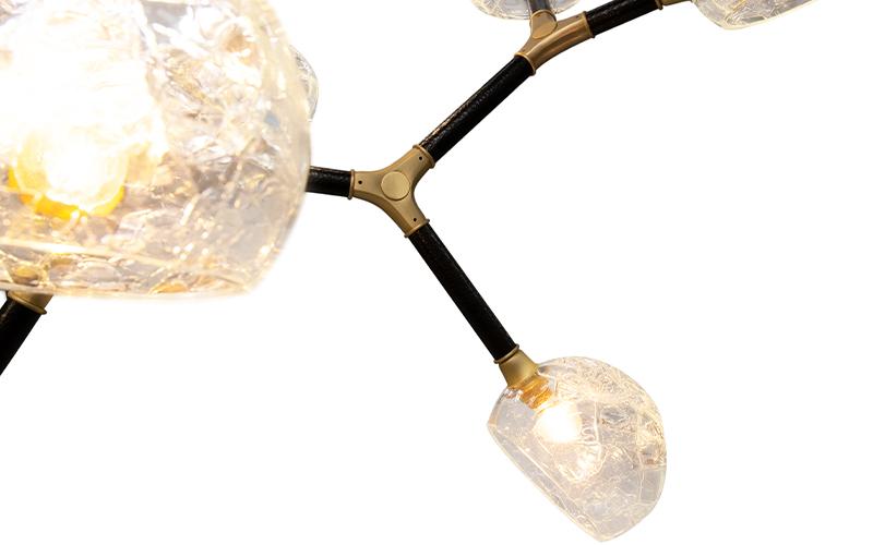 Suspension Irrégulière Multi-Teintes