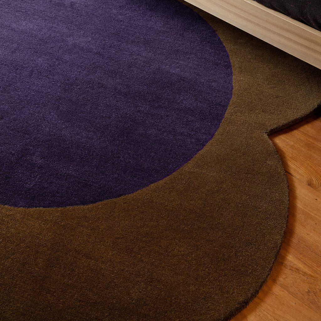 Tapis design en laine Flower Spot Chestnut / Violet 158401