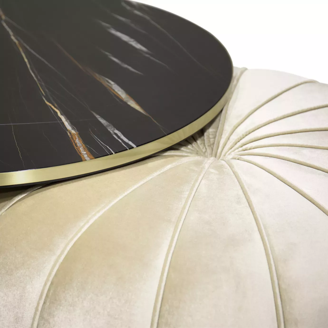 Table Basse Embrace Marbre Sahara Noir