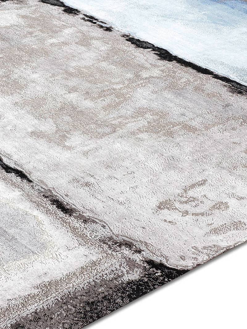 Tapis No. 15 Bleu Clair Argent Blanc sur Fond Noir