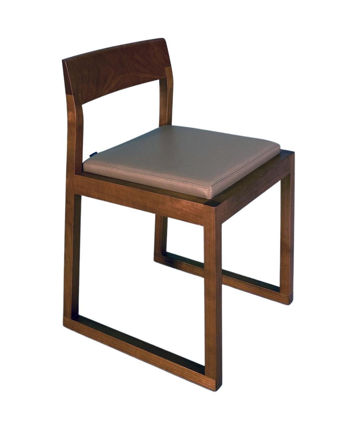 Chaise Burton en bois de cerisier