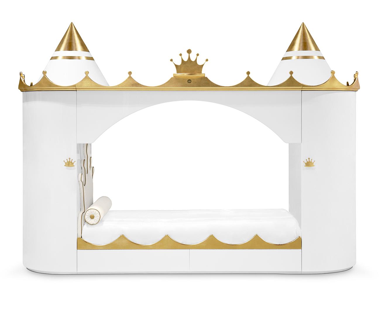 Lit Kings & Queens Castle
