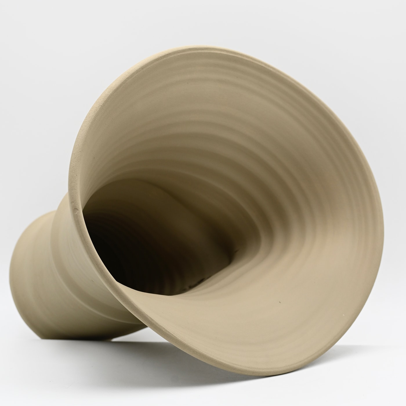 Vase Beige Sculpteur à la Main