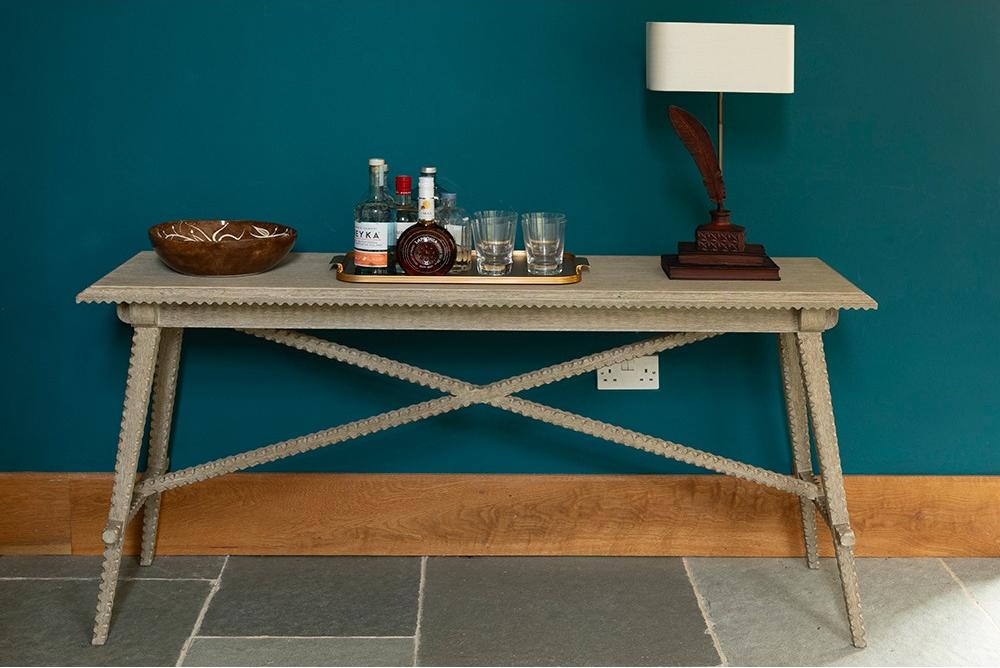 Stratford Console