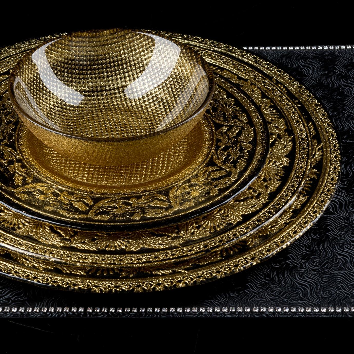 Coupe classique noire et dorée