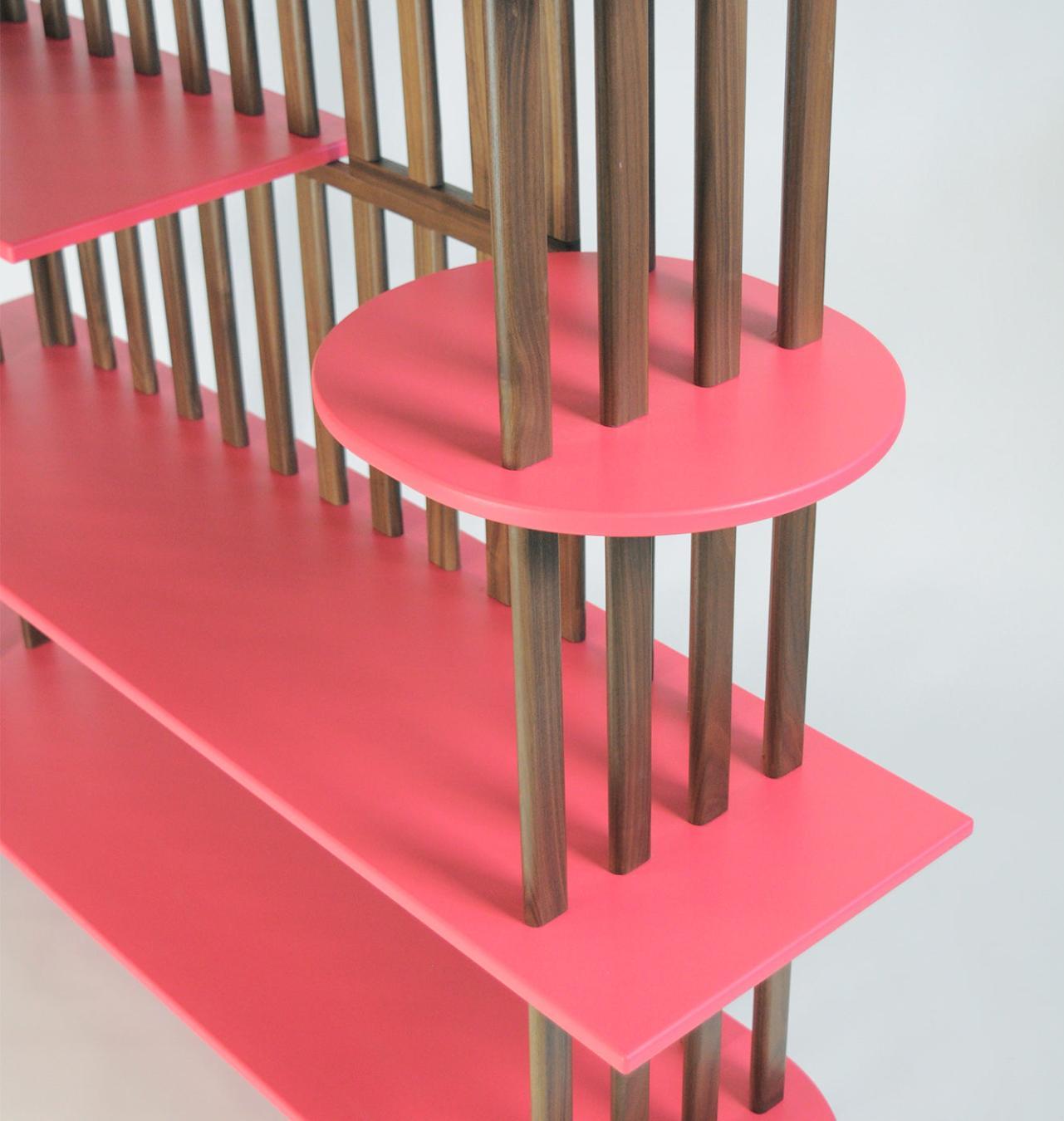 Étagère Rose à Cinq Niveaux