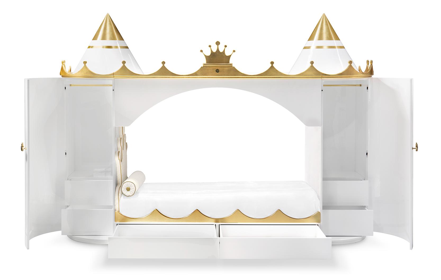 Lit Kings & Queens Castle