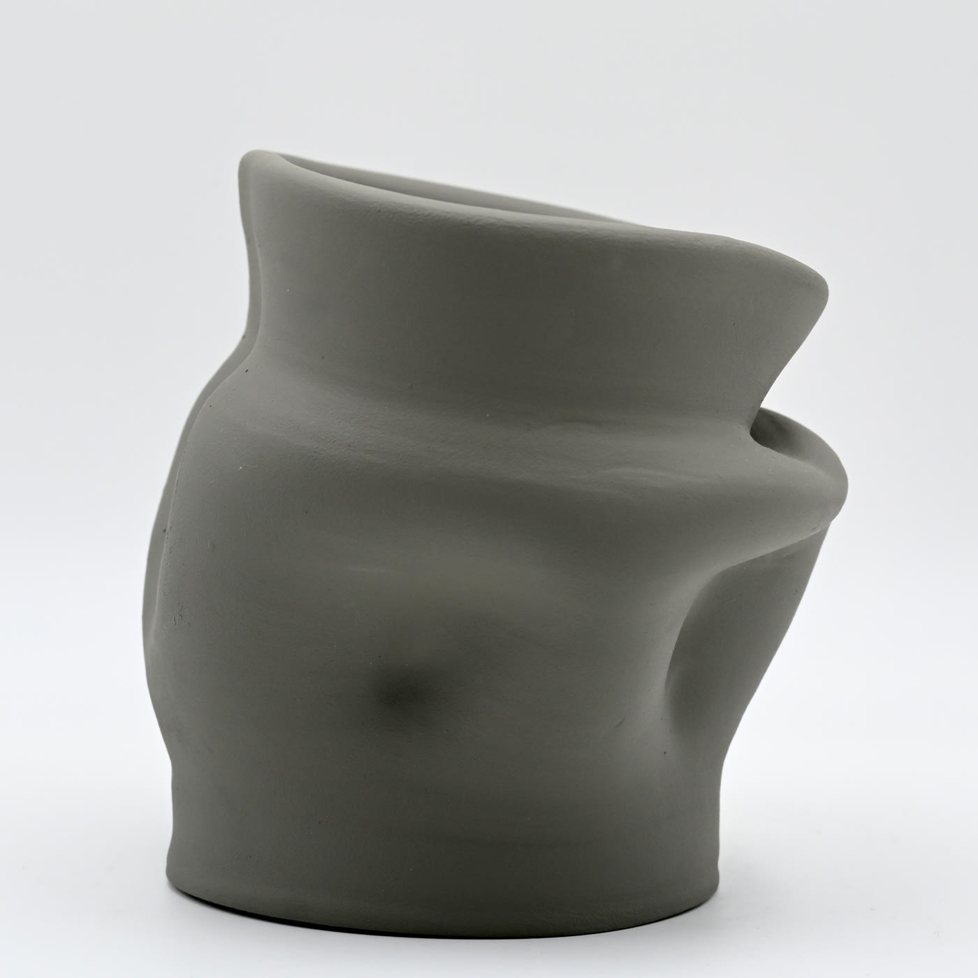 Vase Gris Sculpteur à la Main