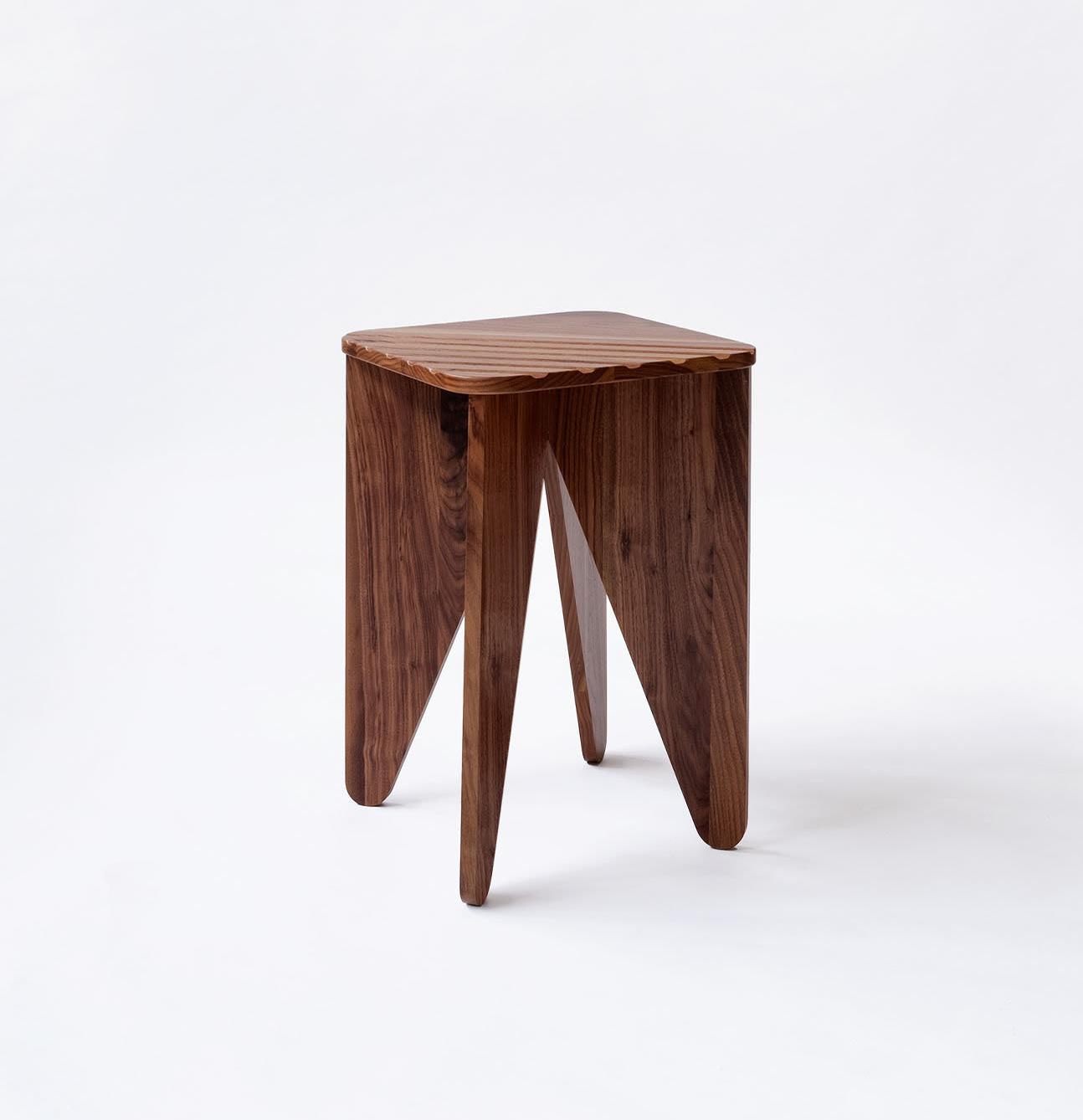 Petite Table Basse en Bois