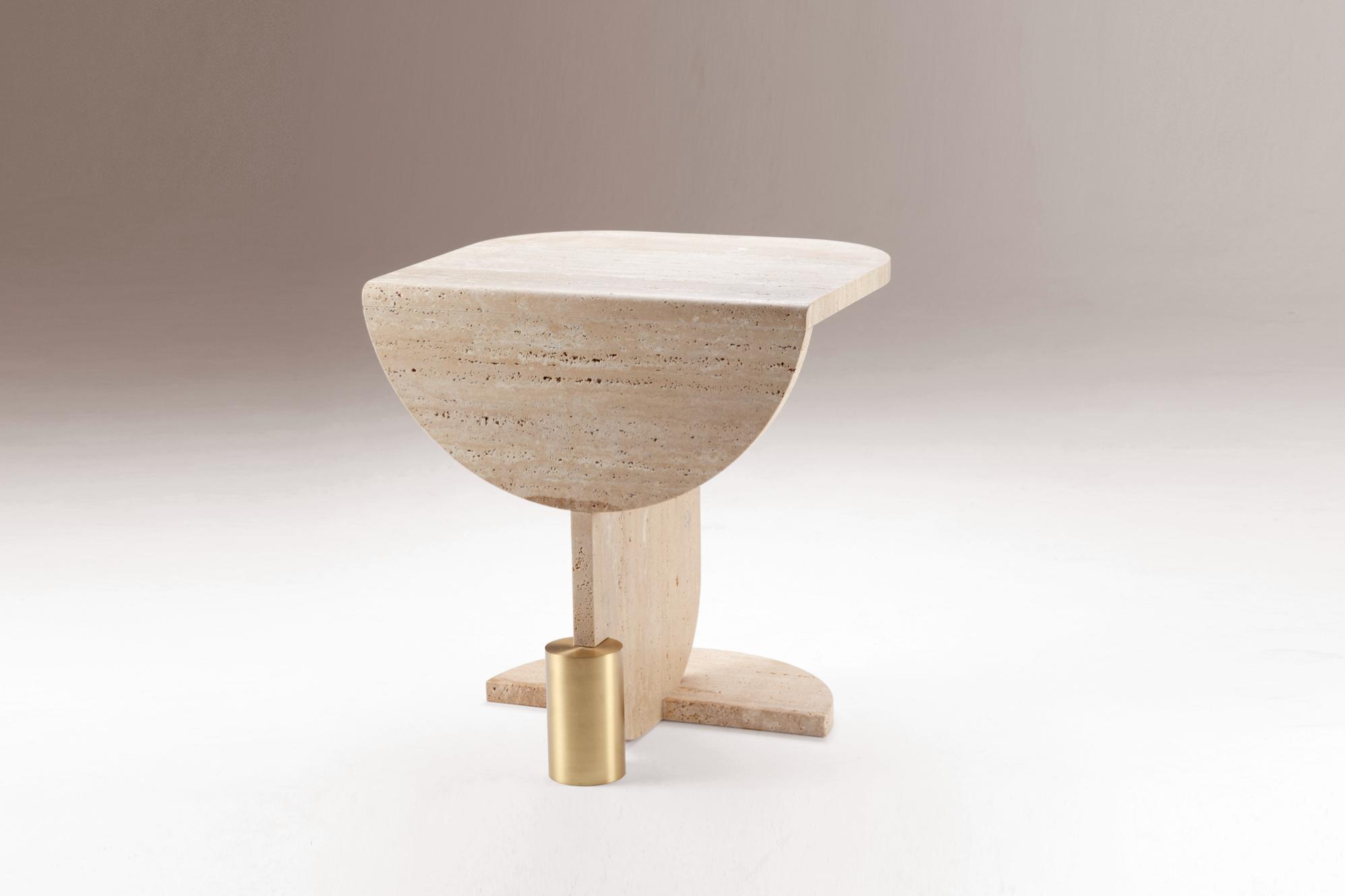 Table d'appoint en travertin Playing Games