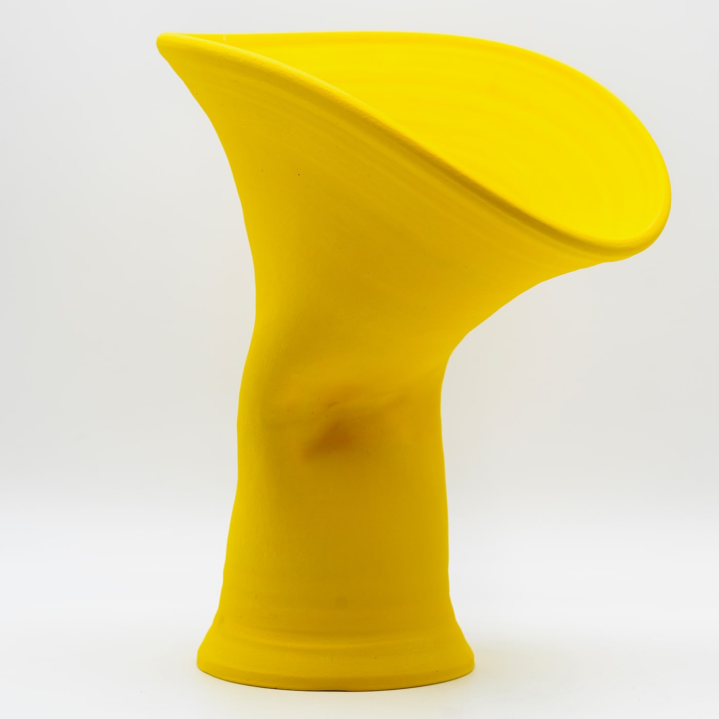Vase Jaune Sculpteur à la Main