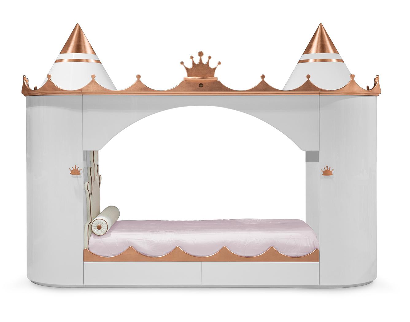 Lit Kings & Queens Castle
