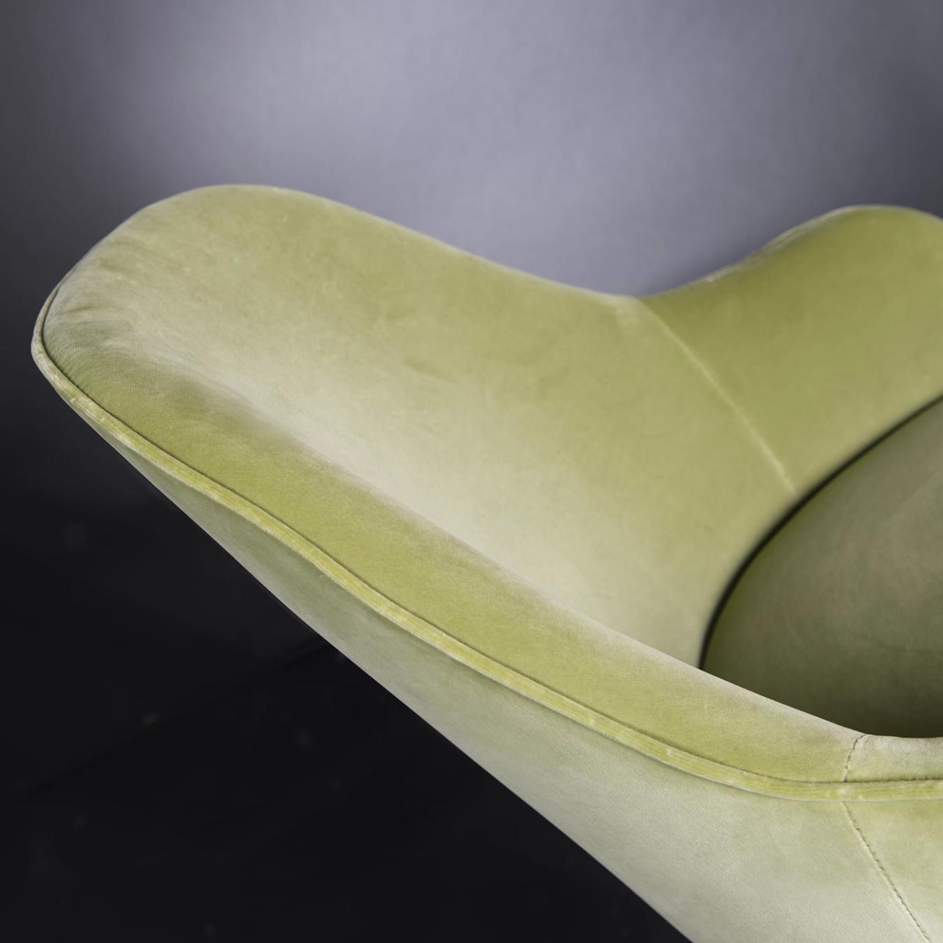 Chaise Paulette verte avec accoudoirs