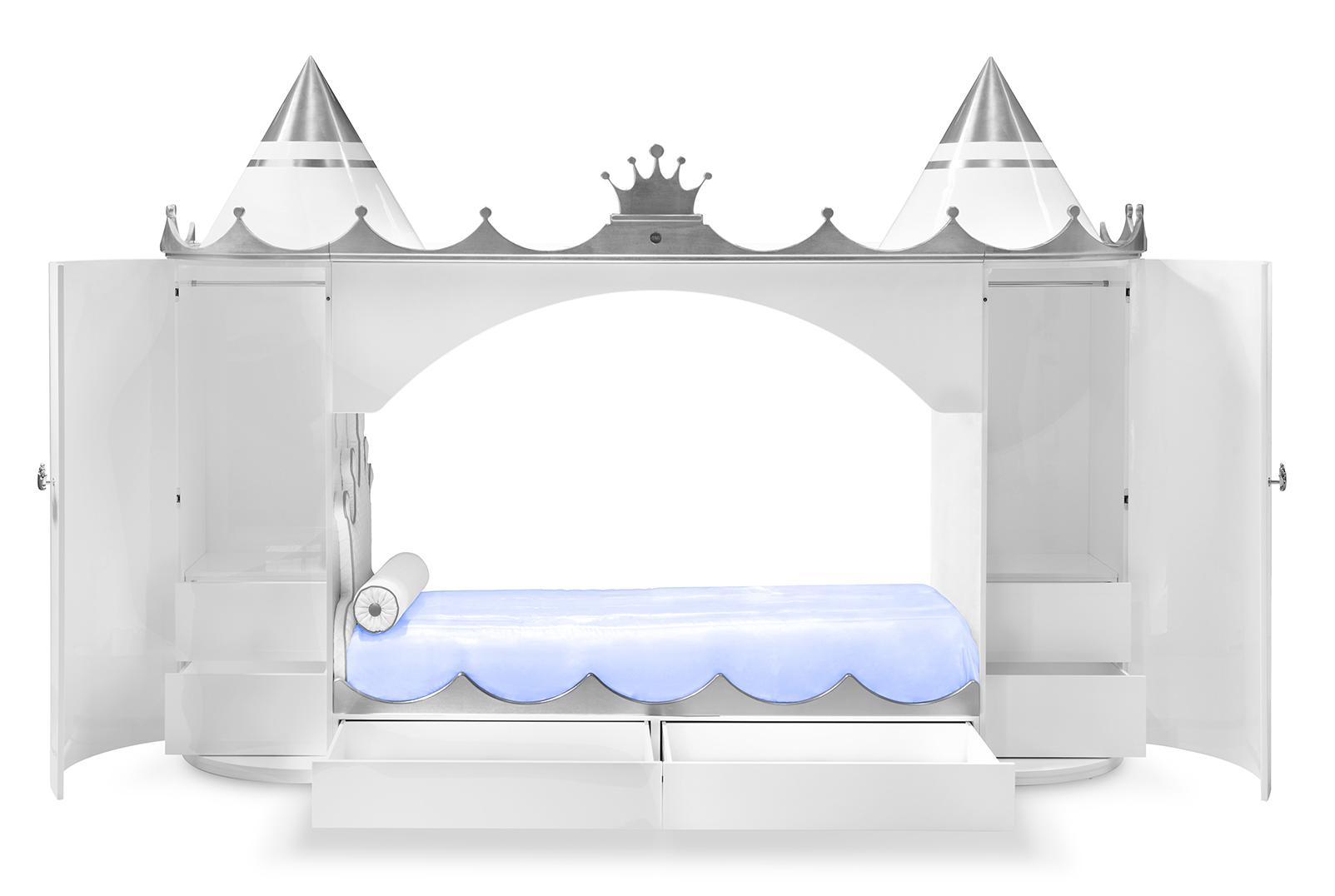 Lit Kings & Queens Castle