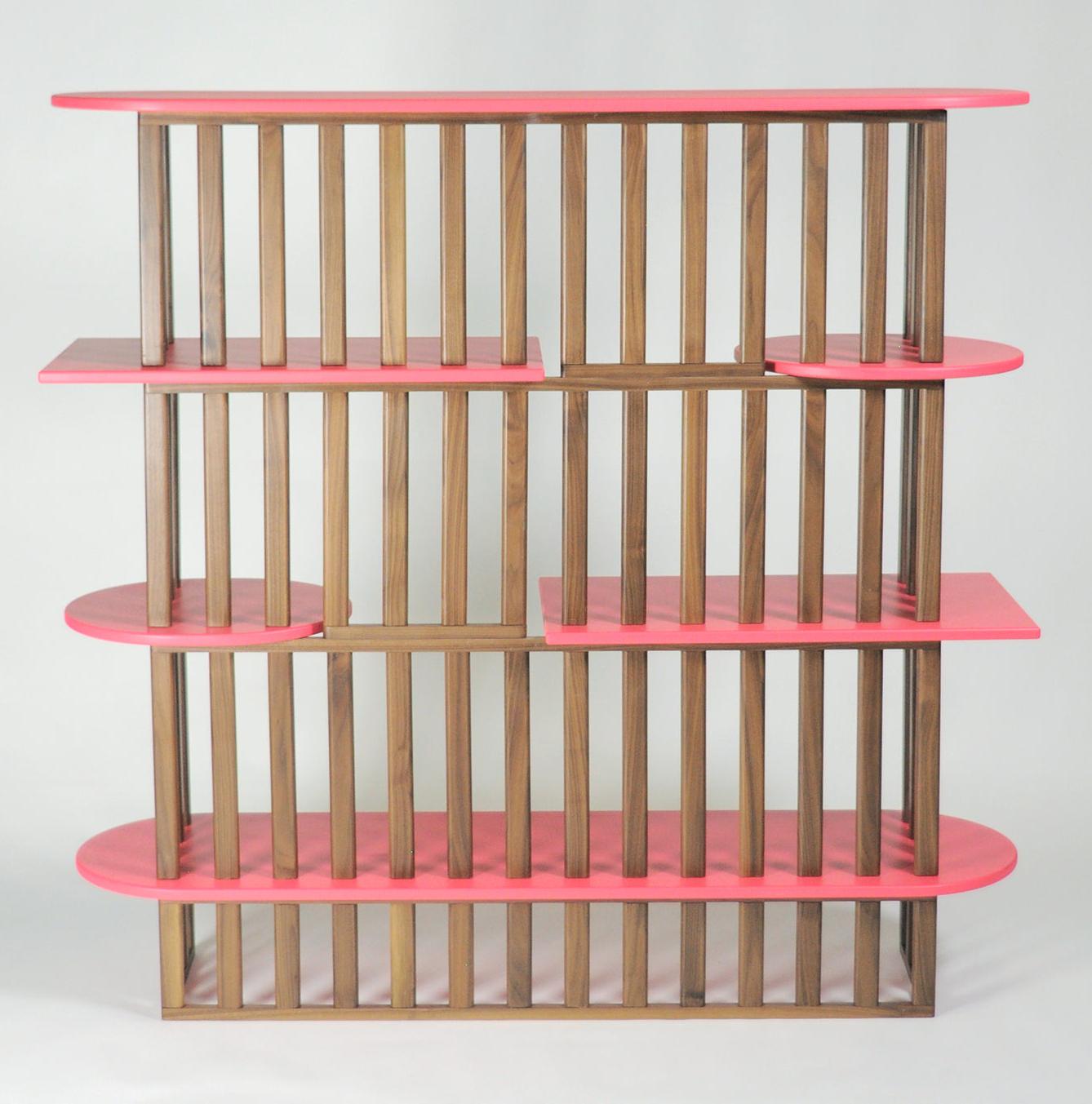 Étagère Rose à Quatre Niveaux