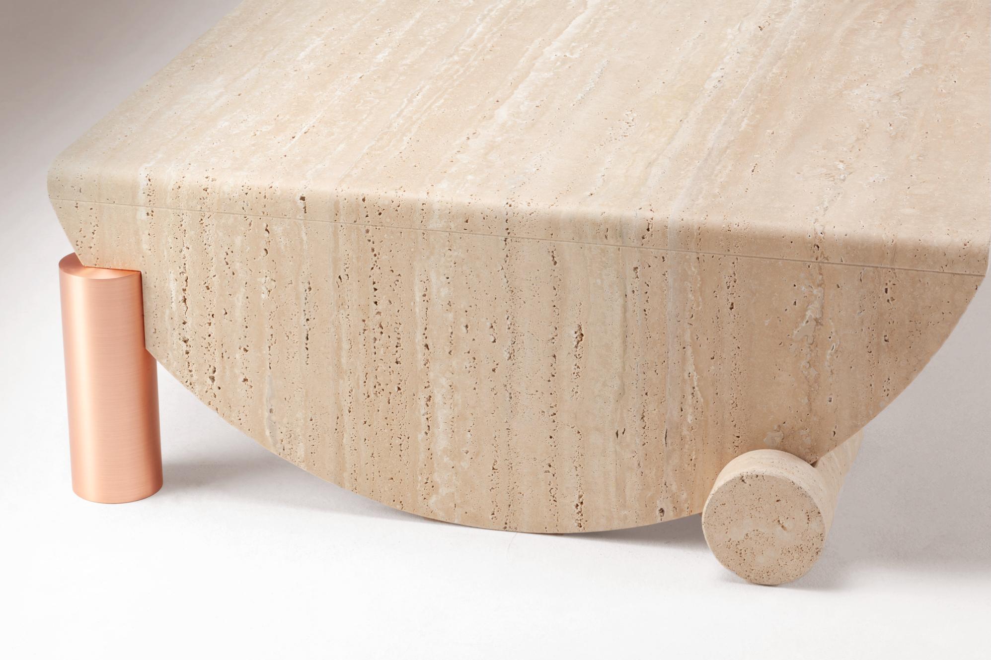 Table basse en travertin Playing Games