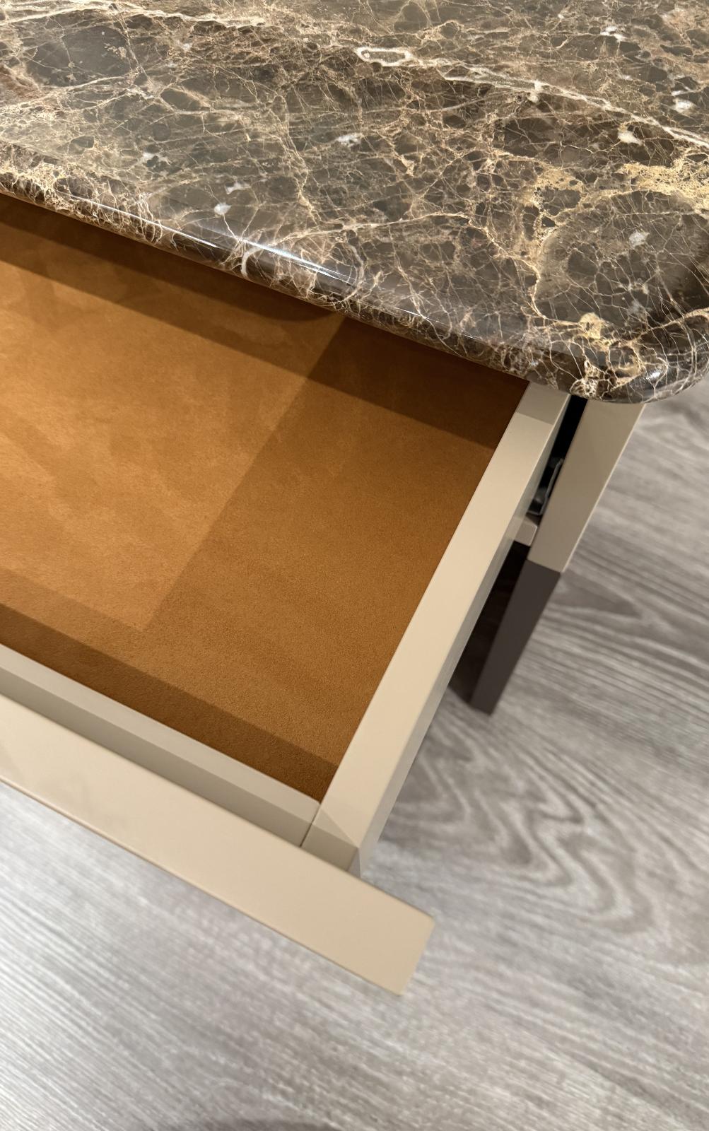 Table de chevet en marbre Bon Ton