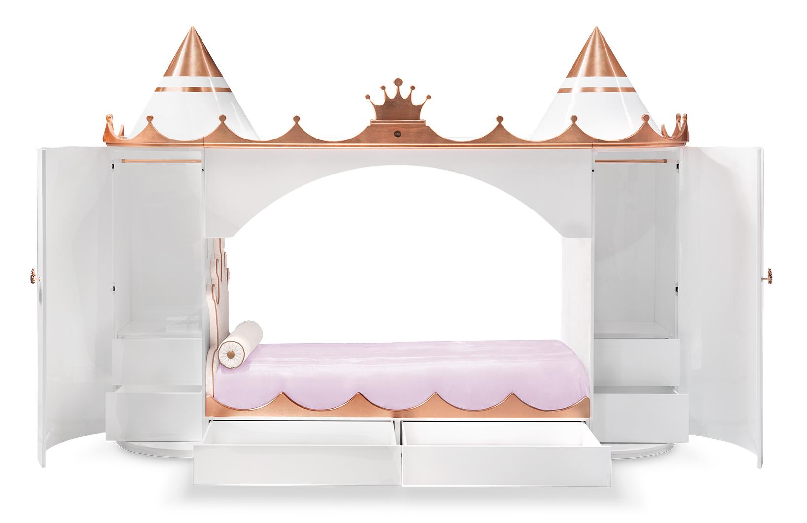 Lit Kings & Queens Castle