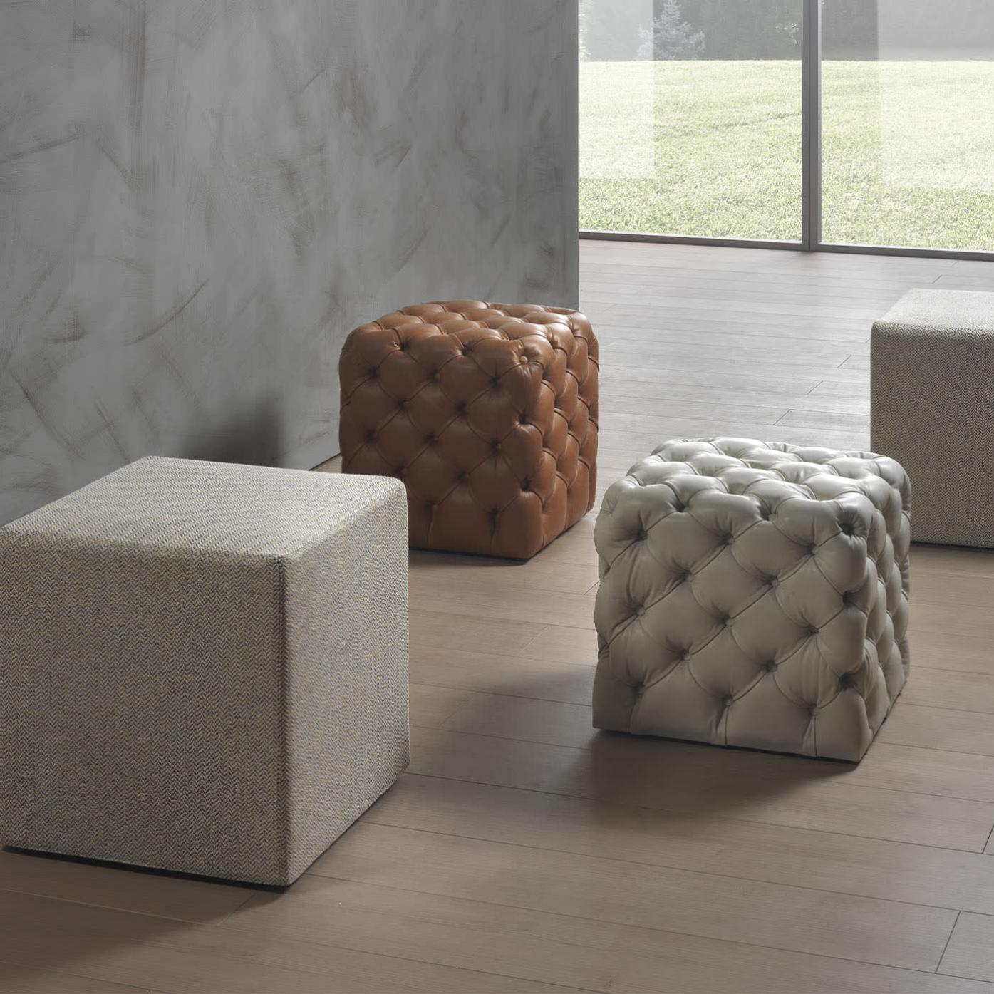 Pouf en cuir Clod