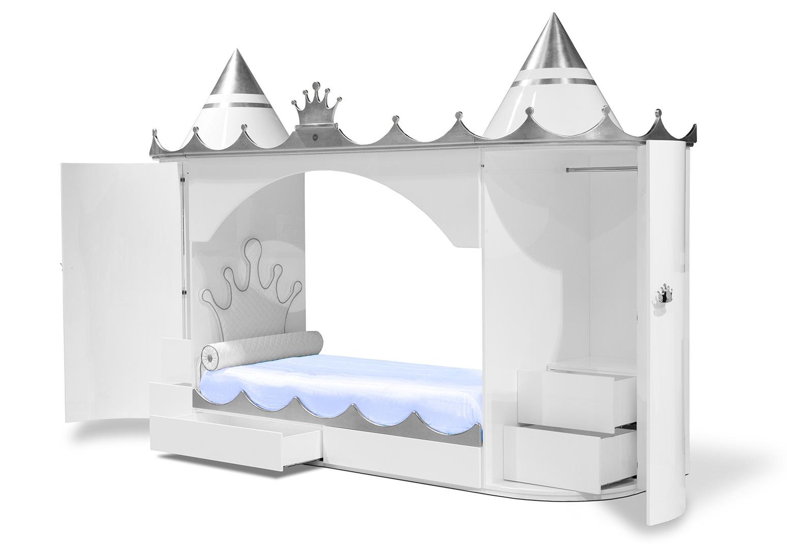 Lit Kings & Queens Castle