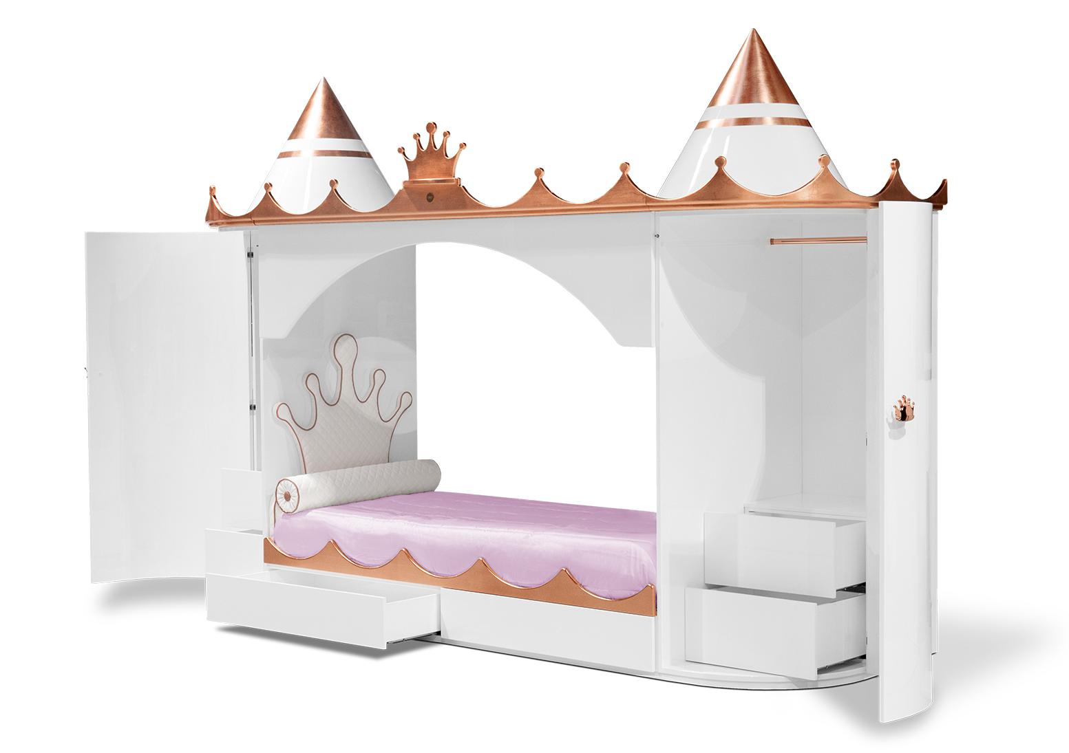 Lit Kings & Queens Castle
