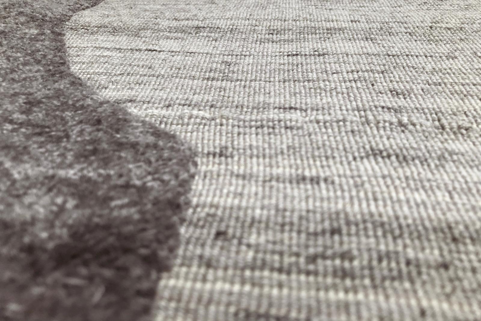 Tapis Flow 3 gris plume tissé à plat