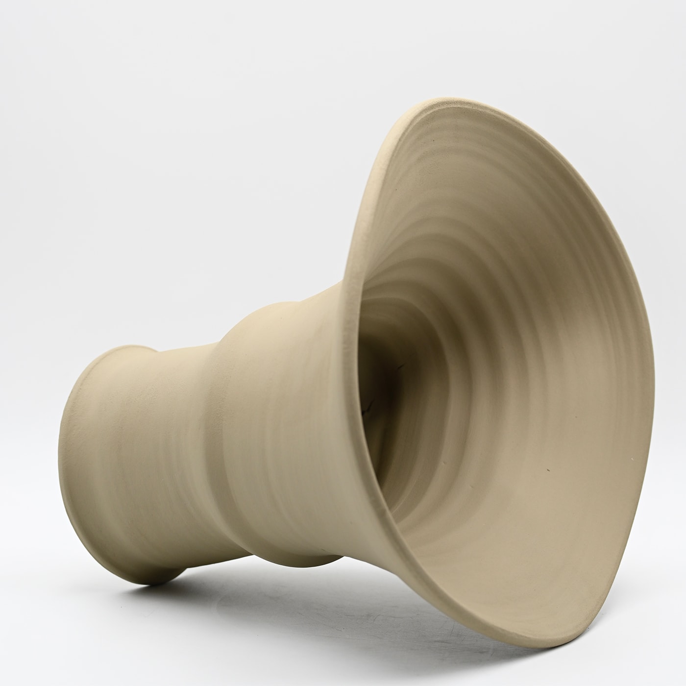 Vase Beige Sculpteur à la Main