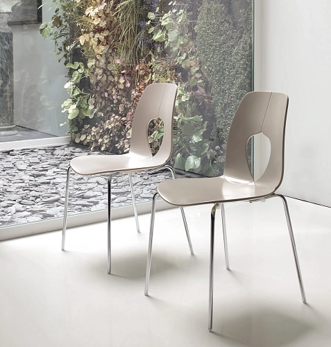 Chaise Hole