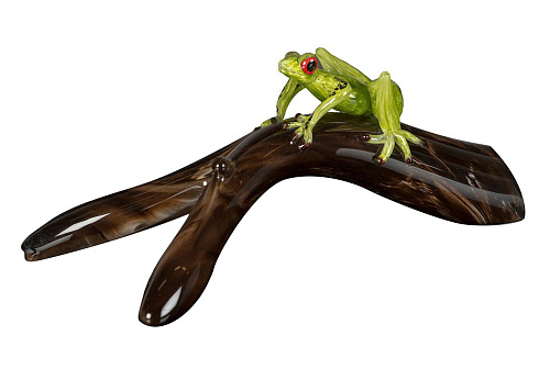 Figurine grenouille en verre sur branche