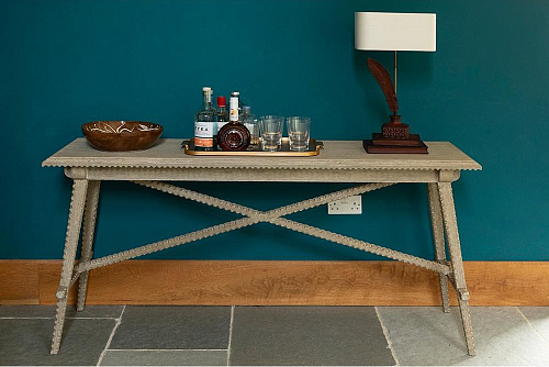 Stratford Console