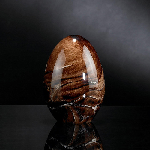 Petit œuf en verre brun