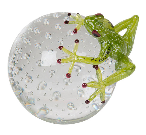 Figurine grenouille verte sur sphère