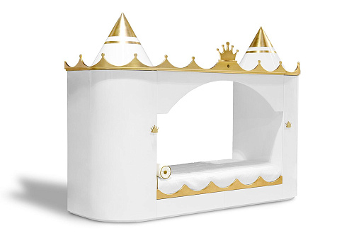 Lit Kings & Queens Castle