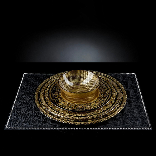 Coupe classique noire et dorée